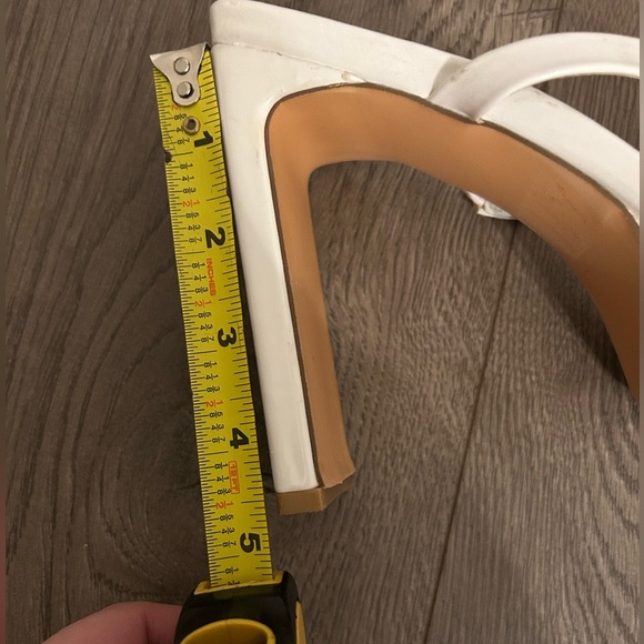 Lulus white double strapped heel. Size 10 - Picture 6 of 6